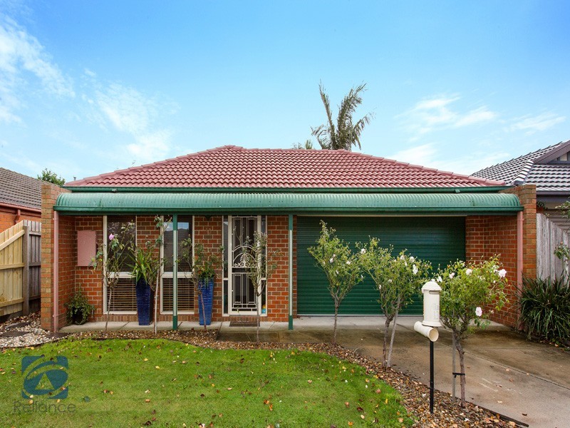 13 Langbourne Drive, Narre Warren South VIC 3805