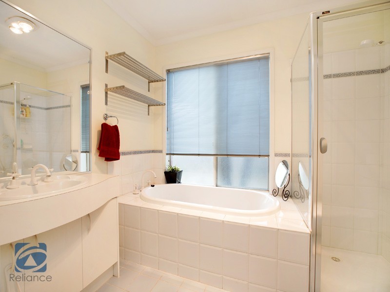 13 Langbourne Drive, Narre Warren South VIC 3805