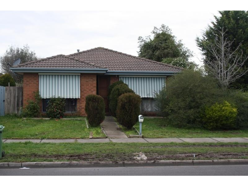 73 Strong Drive, Hampton Park VIC 3976