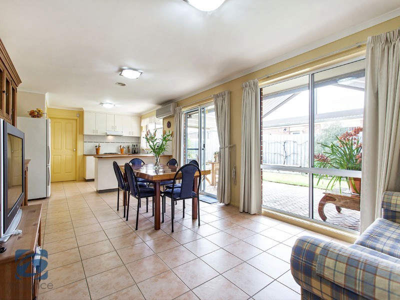 16 Carboni Crescent, Lynbrook VIC 3975