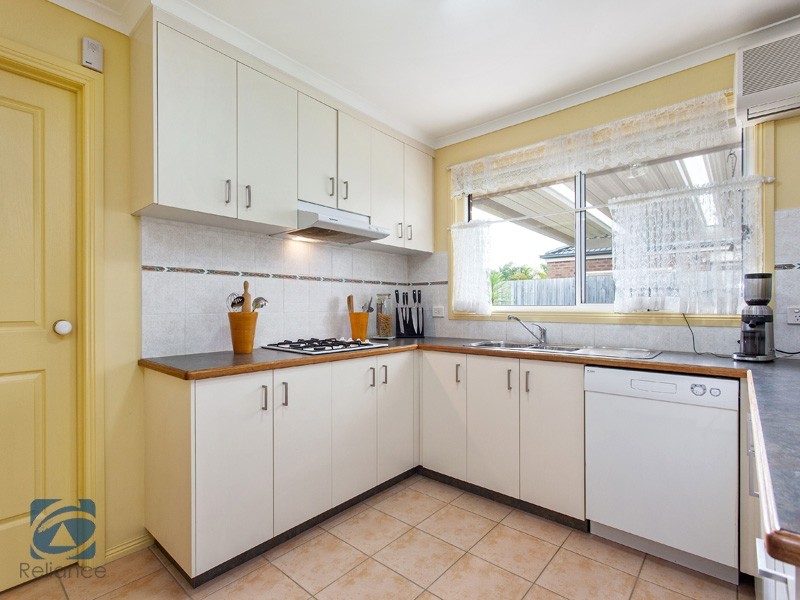 16 Carboni Crescent, Lynbrook VIC 3975