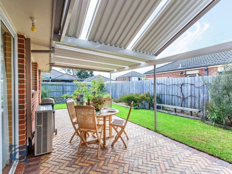16 Carboni Crescent, Lynbrook VIC 3975