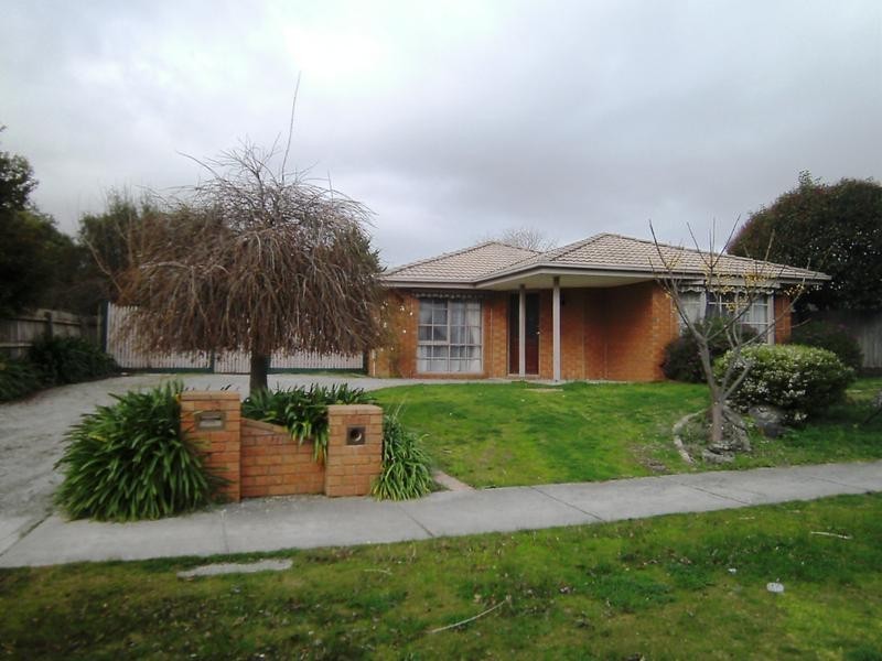 153 Lawless Drive, Cranbourne North VIC 3977