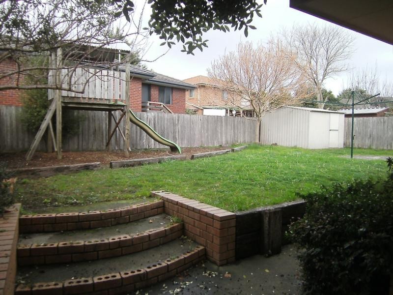 153 Lawless Drive, Cranbourne North VIC 3977