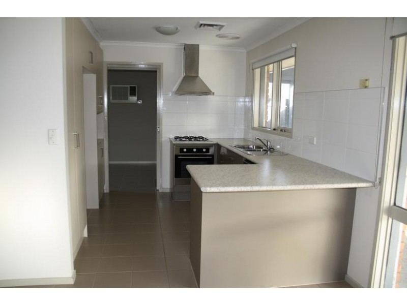 4 Hedley Place, Hampton Park VIC 3976