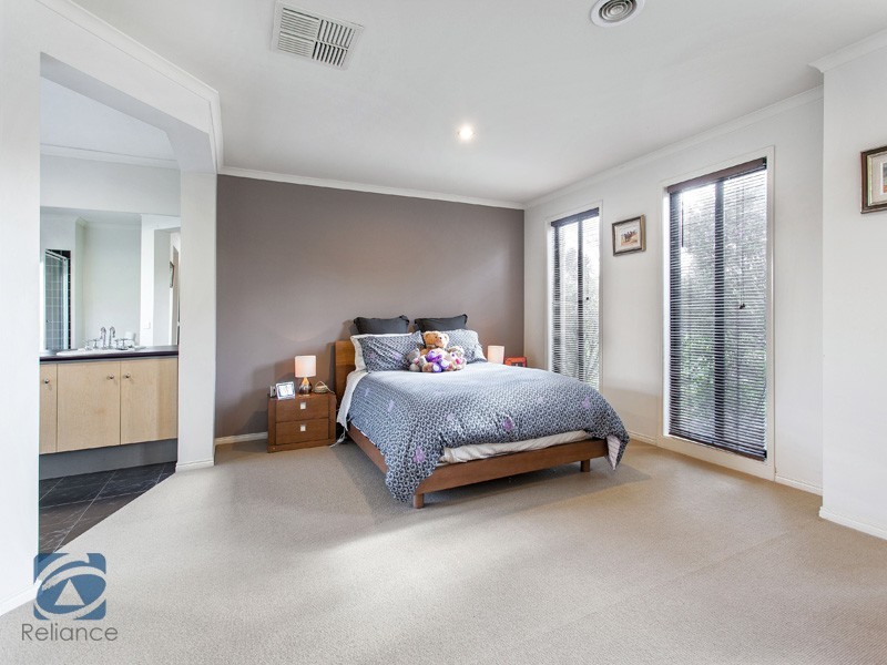 3 Cobbler Grange, Lynbrook VIC 3975