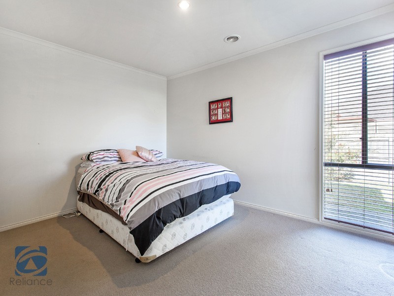 3 Cobbler Grange, Lynbrook VIC 3975