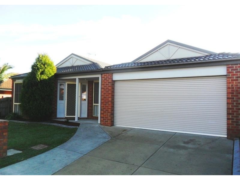 10 Nerrena Rise, Cranbourne West VIC 3977