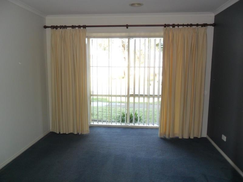 10 Nerrena Rise, Cranbourne West VIC 3977