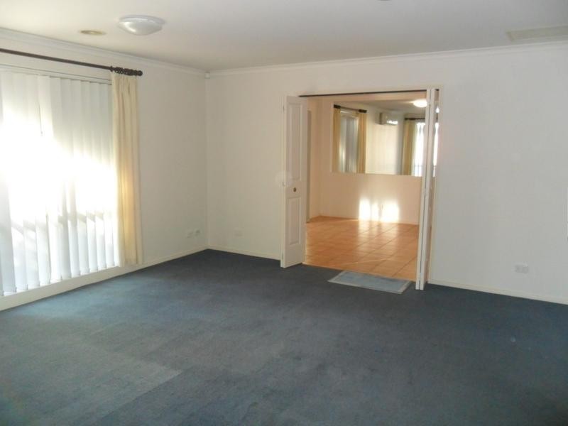 10 Nerrena Rise, Cranbourne West VIC 3977