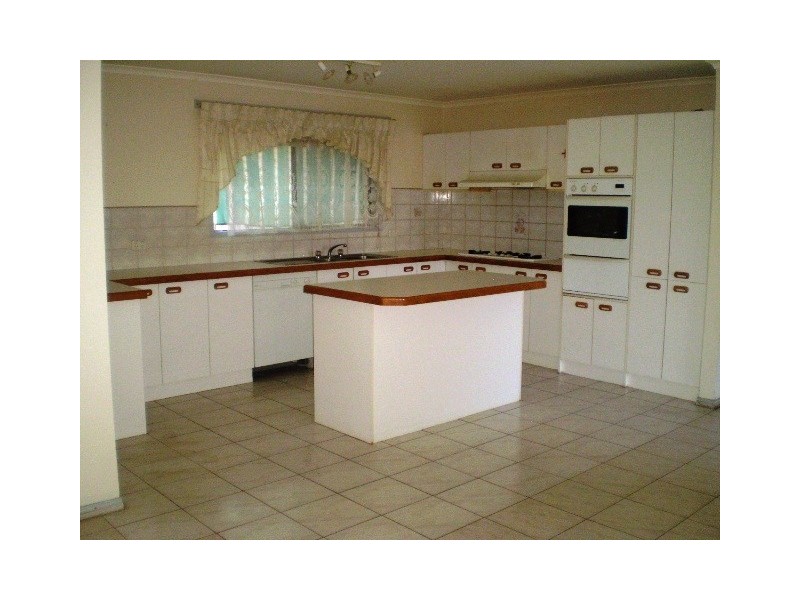 2 Nimbus Court, Hampton Park VIC 3976