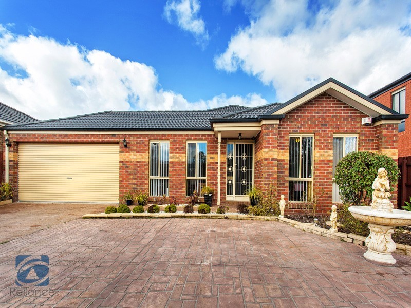 2 McKern Place, Lynbrook VIC 3975