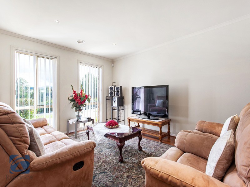 2 McKern Place, Lynbrook VIC 3975