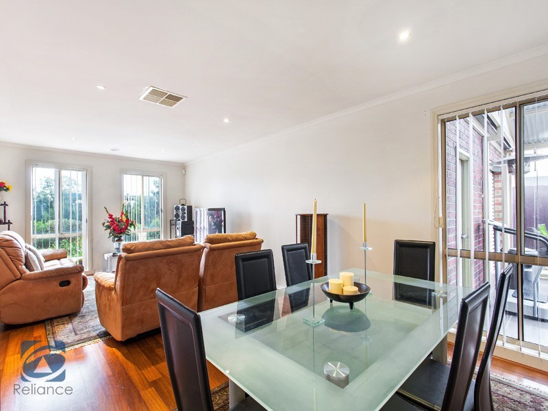 2 McKern Place, Lynbrook VIC 3975