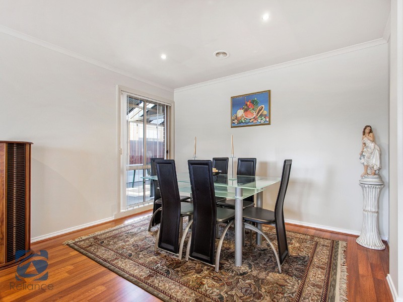 2 McKern Place, Lynbrook VIC 3975