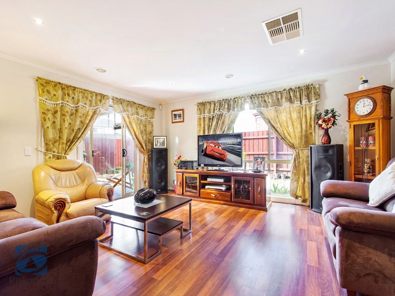 2 McKern Place, Lynbrook VIC 3975