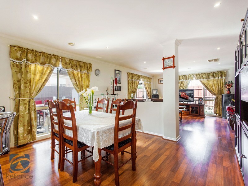 2 McKern Place, Lynbrook VIC 3975