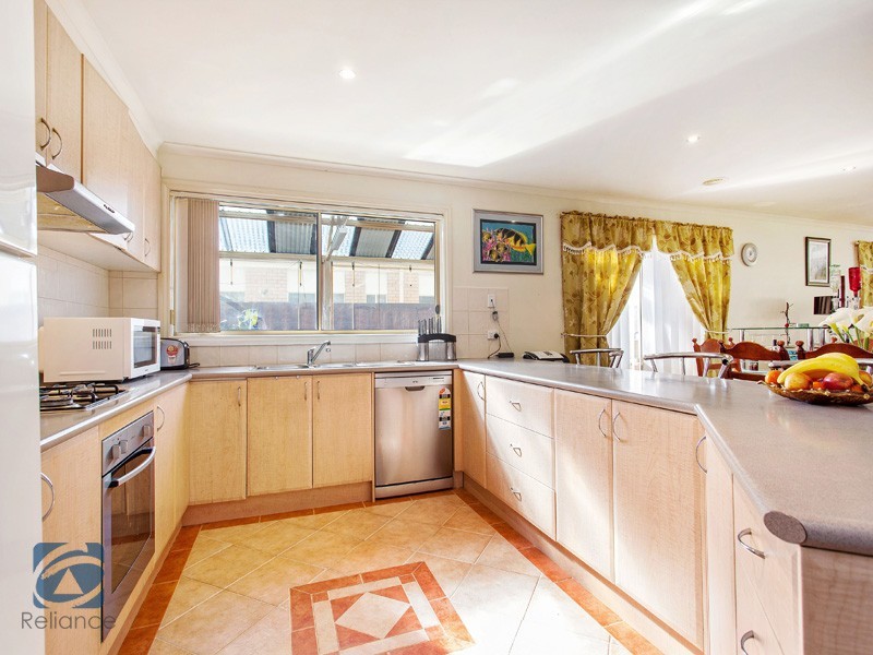 2 McKern Place, Lynbrook VIC 3975