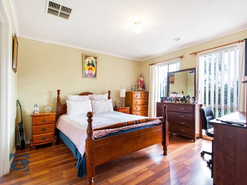 2 McKern Place, Lynbrook VIC 3975