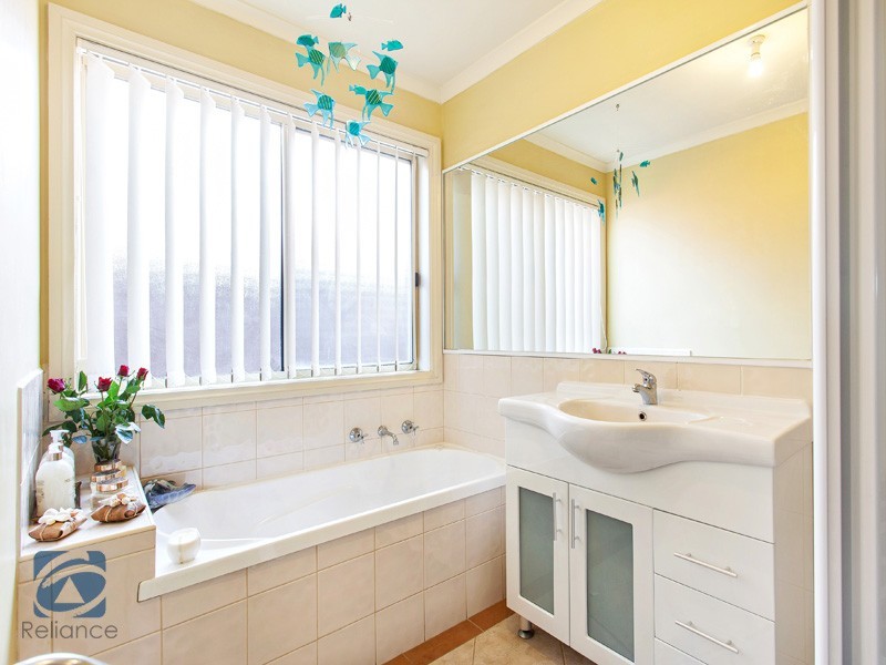 2 McKern Place, Lynbrook VIC 3975