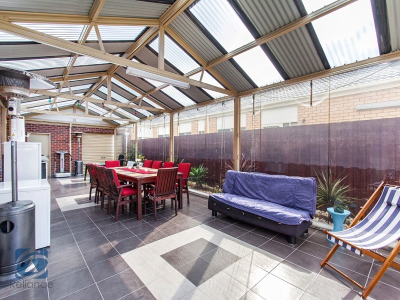 2 McKern Place, Lynbrook VIC 3975