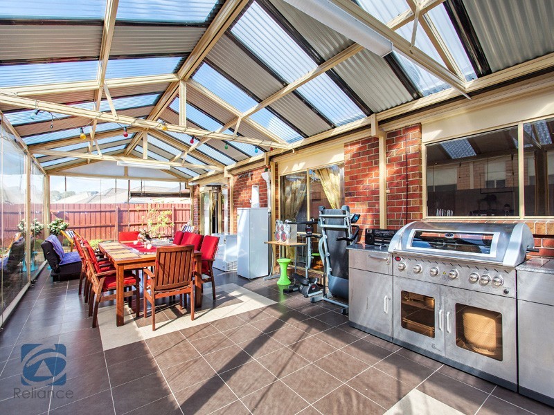 2 McKern Place, Lynbrook VIC 3975