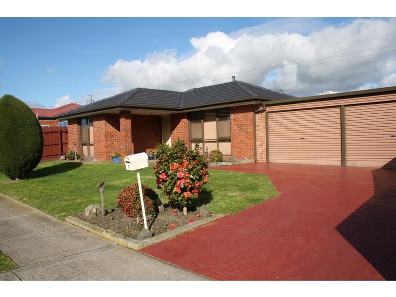 4 Heywood Crescent, Cranbourne North VIC 3977