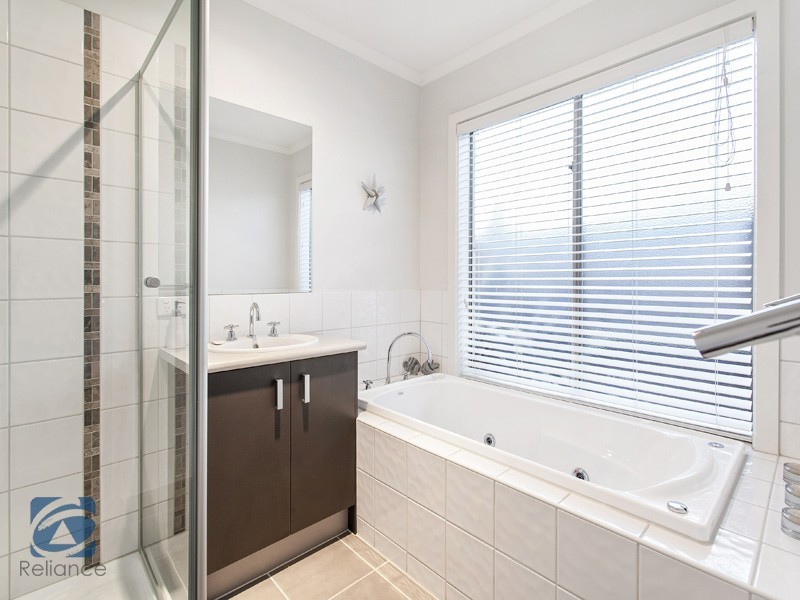 22 Alpine Heath Way, Lyndhurst VIC 3975