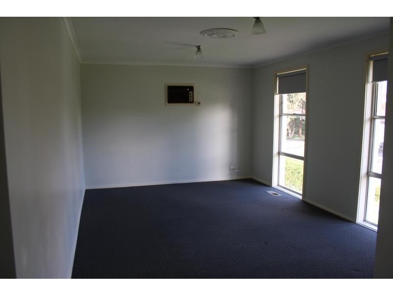 3 Village Drive, Hampton Park VIC 3976