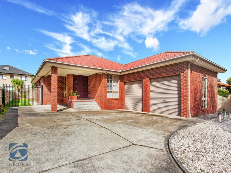 3 Henry Lawson Drive, Lynbrook VIC 3975