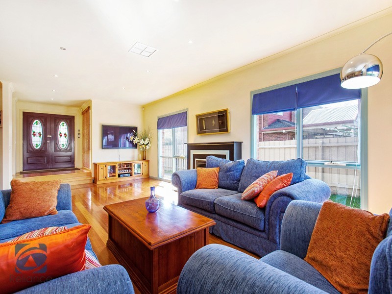 3 Henry Lawson Drive, Lynbrook VIC 3975