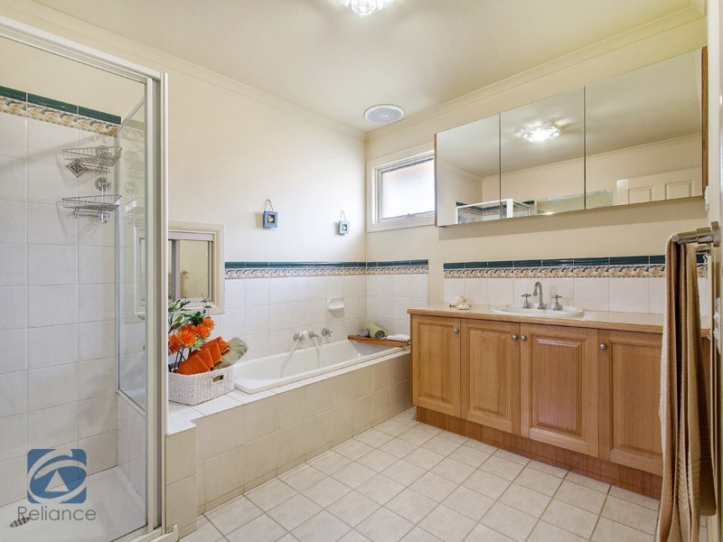 3 Henry Lawson Drive, Lynbrook VIC 3975