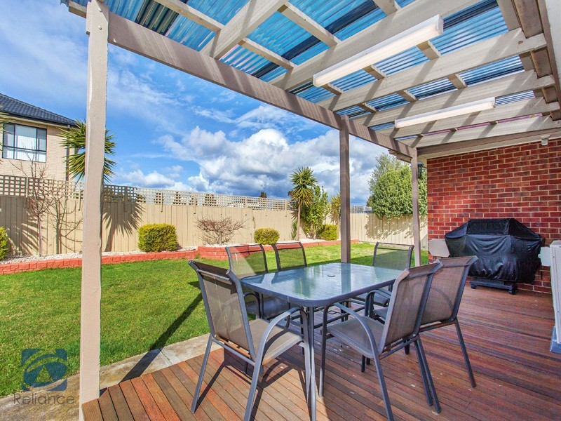 3 Henry Lawson Drive, Lynbrook VIC 3975