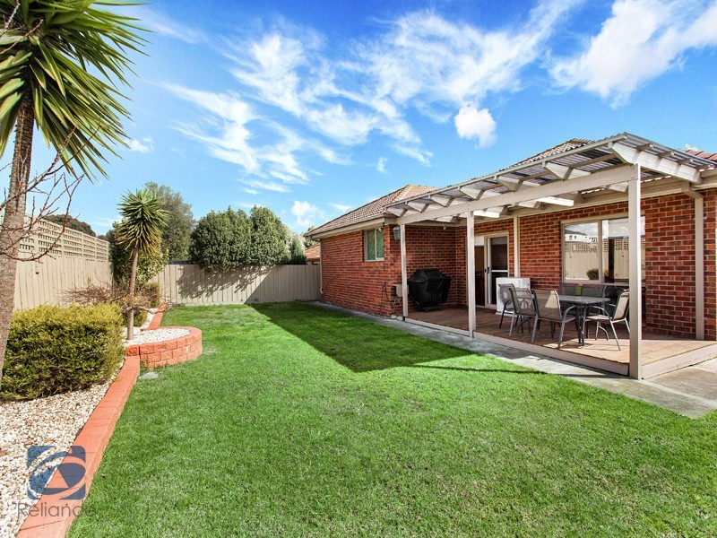 3 Henry Lawson Drive, Lynbrook VIC 3975