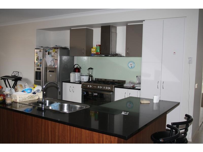 16 Olive Road, Lynbrook VIC 3975