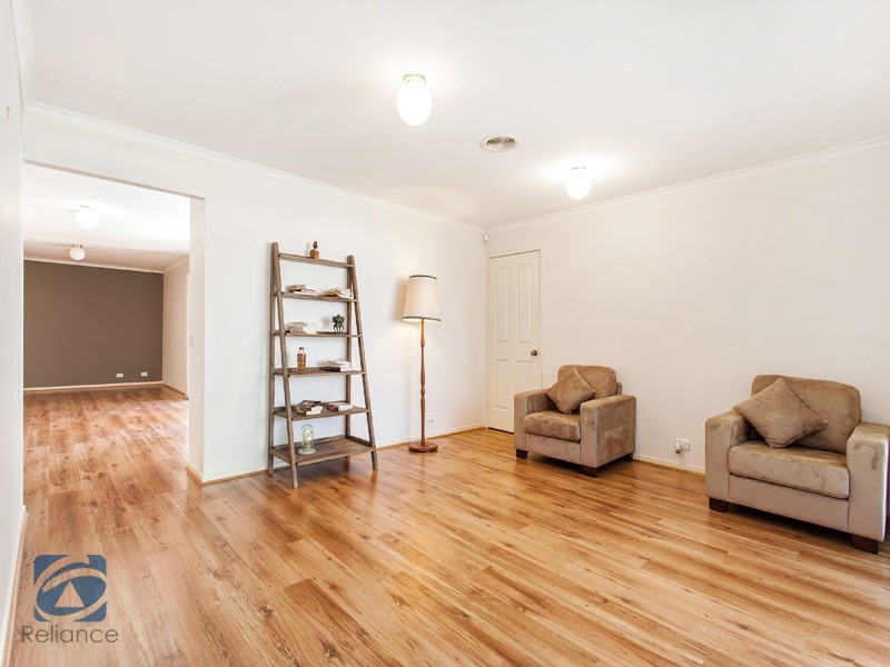 23 Dutton Close, Lynbrook VIC 3975