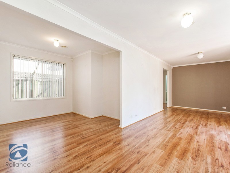 23 Dutton Close, Lynbrook VIC 3975