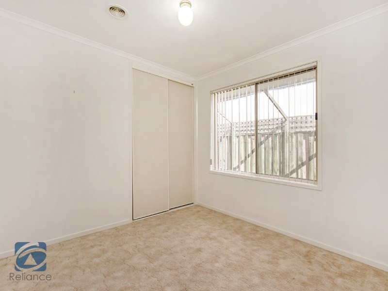 23 Dutton Close, Lynbrook VIC 3975