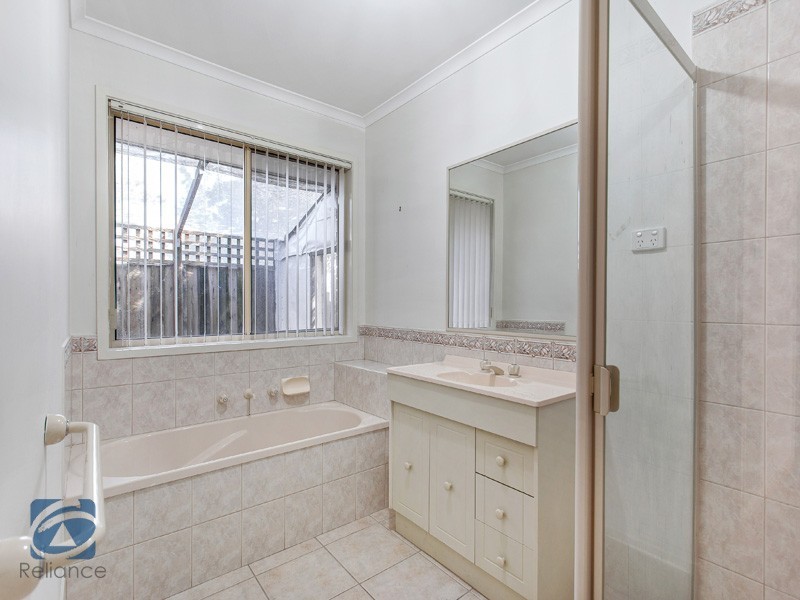 23 Dutton Close, Lynbrook VIC 3975