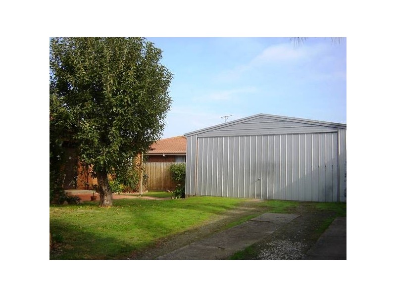 17 Millswyn AVENUE, Hampton Park VIC 3976