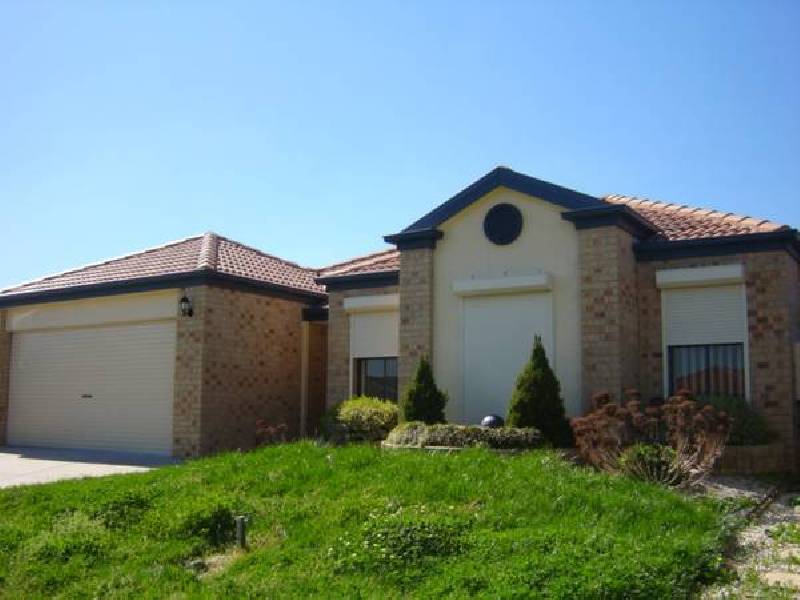 26 Hasluck Crescent, Lynbrook VIC 3975