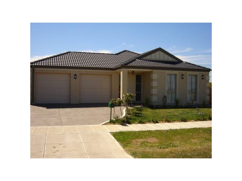 Rudd Court, Lynbrook VIC 3975