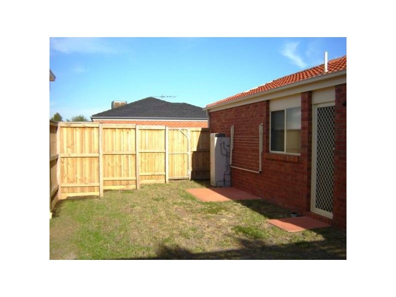 8/36 Armadale Drive, Narre Warren VIC 3805