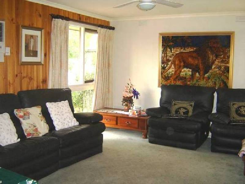 1 Leonne Court, Hampton Park VIC 3976