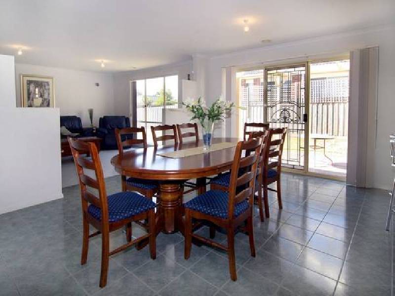 8 Chauncy Way, Lynbrook VIC 3975