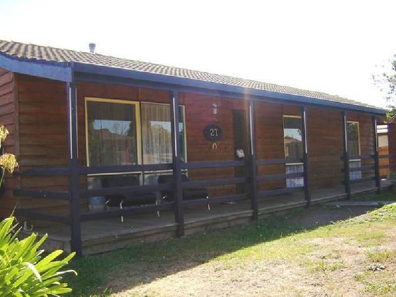 27 Willow Drive, Hampton Park VIC 3976