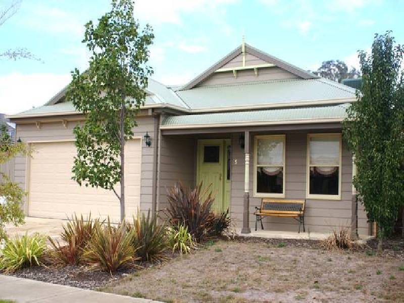 5 Moreton Bay Boulevard, Lyndhurst VIC 3975