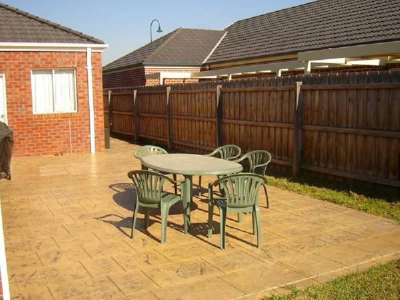Henry Lawson Drive, Lynbrook VIC 3975