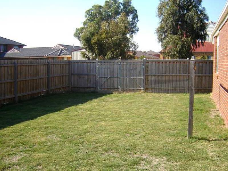 Henry Lawson Drive, Lynbrook VIC 3975