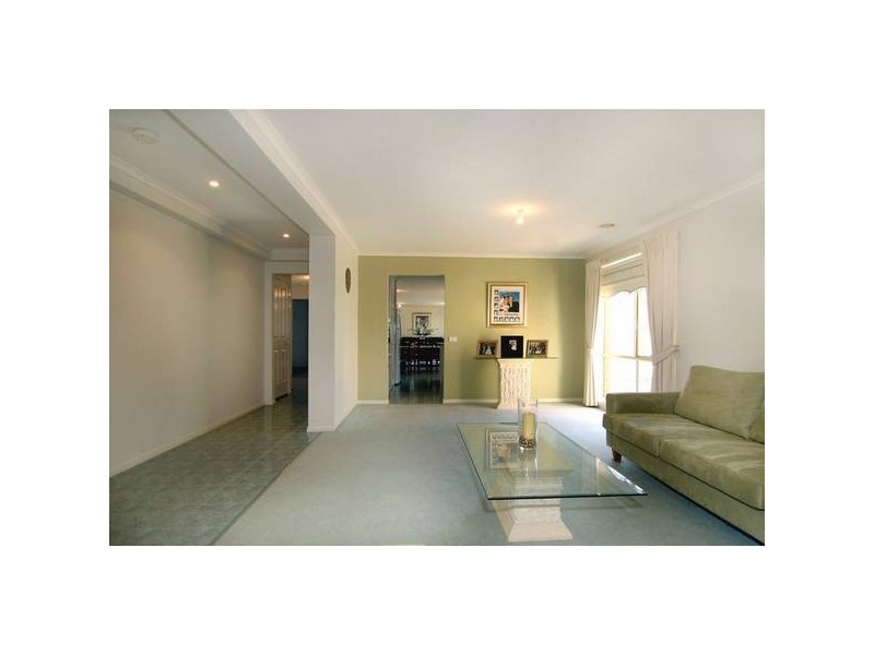 8 Chauncy Way, Lynbrook VIC 3975